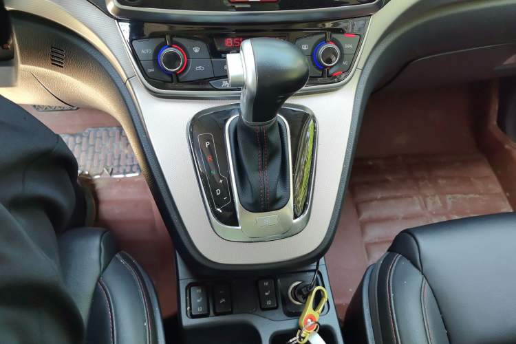 Used Haval H6 2015 Sport Edition 1.5T Automatic Two-Wheel Drive Luxury Model Gear Lever