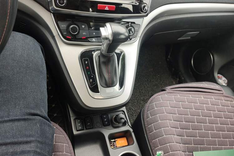 Used Haval H6 2015 Sport Edition 1.5T Automatic Two-Wheel Drive Luxury Model Gear Lever