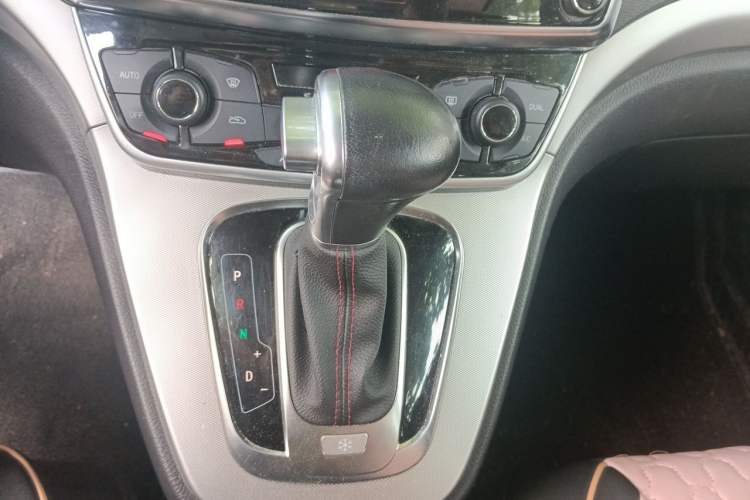 Used Haval H6 2015 Sport Edition 1.5T Automatic Two-Wheel Drive Luxury Model Gear Lever