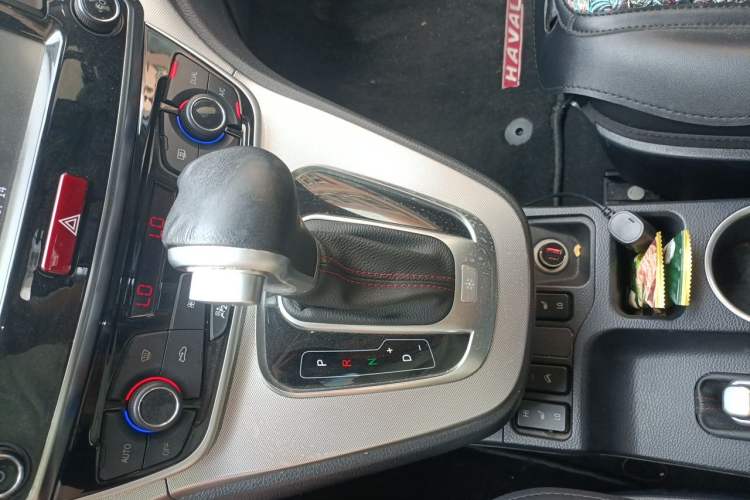 Used Haval H6 2015 Sport Edition 1.5T Automatic Two-Wheel Drive Luxury Model Gear Lever