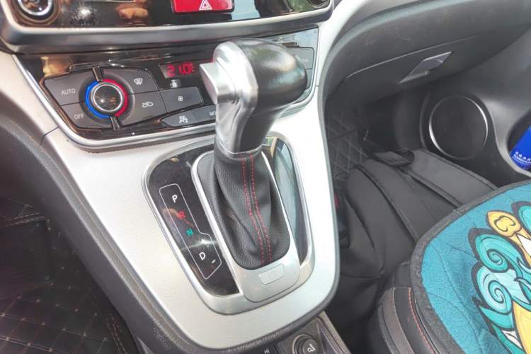 Used Haval H6 2015 Sport Edition 1.5T Automatic Two-Wheel Drive Luxury Model Gear Lever