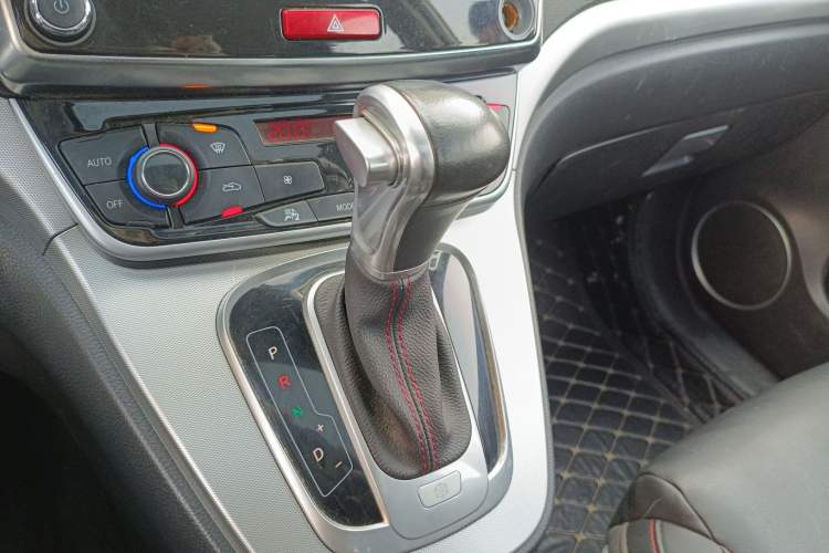 Used Haval H6 2015 Sport Edition 1.5T Automatic Two-Wheel Drive Luxury Model Gear Lever
