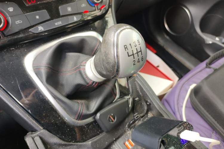 Used Haval H6 2015 Sport Edition 1.5T Manual Two-Wheel Drive Elite Model Gear Lever