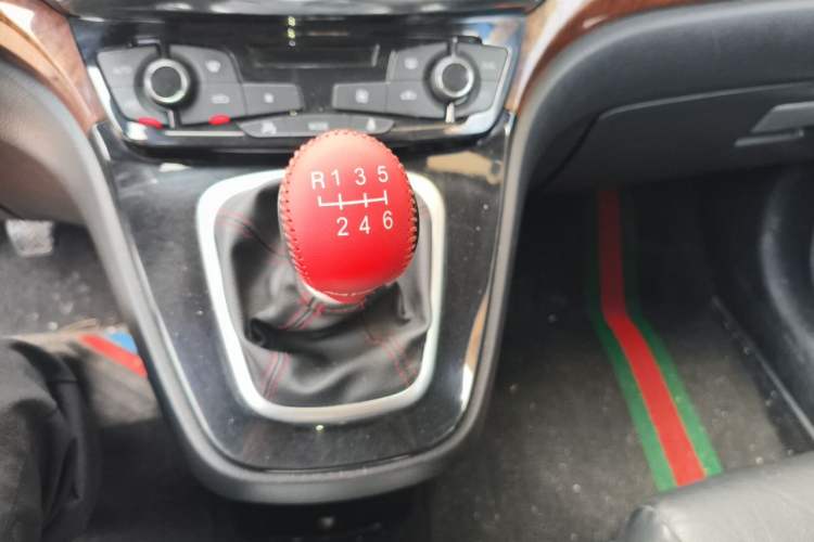 Used Haval H6 2015 Sport Edition 1.5T Manual Two-Wheel Drive Elite Model Gear Lever