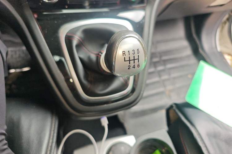 Used Haval H6 2015 Upgraded Model 1.5T Manual Two-Wheel Drive Elite Version Gear Lever