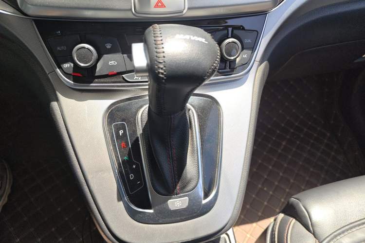 Used Haval H6 2015 Sport Edition 1.5T Automatic Two-Wheel Drive Luxury Model Gear Lever