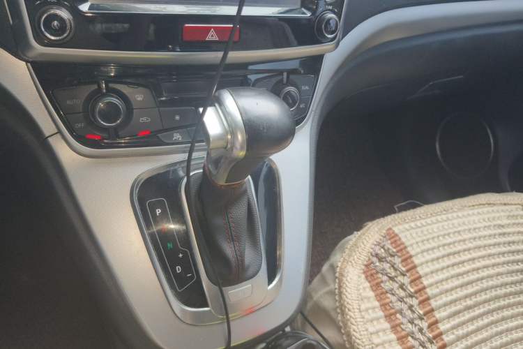 Used Haval H6 2015 Sport Edition 1.5T Automatic Two-Wheel Drive Luxury Model Gear Lever