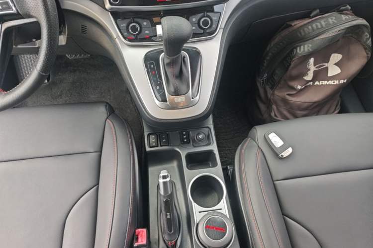 Used Haval H6 2015 Sport Edition 1.5T Automatic Two-Wheel Drive Luxury Model Gear Lever