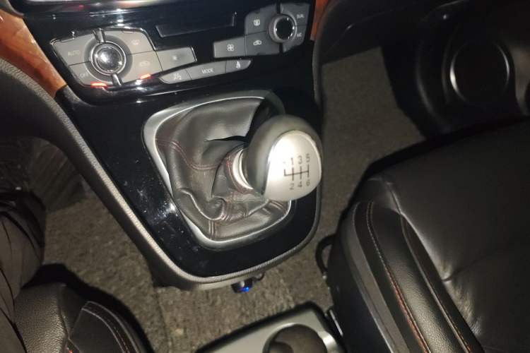 Used Haval H6 2015 Sport Edition 1.5T Manual Two-Wheel Drive Elite Model Gear Lever