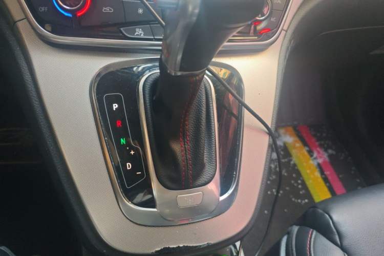 Used Haval H6 2015 Sport Edition 1.5T Automatic Two-Wheel Drive Luxury Model Gear Lever