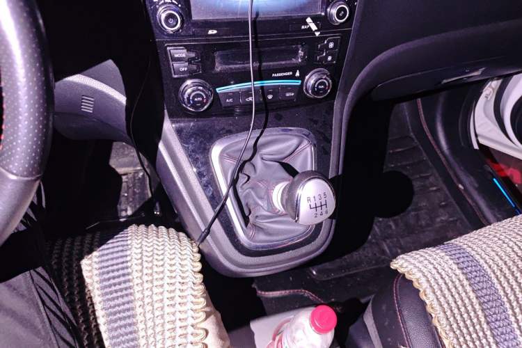 Used Haval H6 2015 Upgraded Model 1.5T Manual Two-Wheel Drive Elite Version Gear Lever
