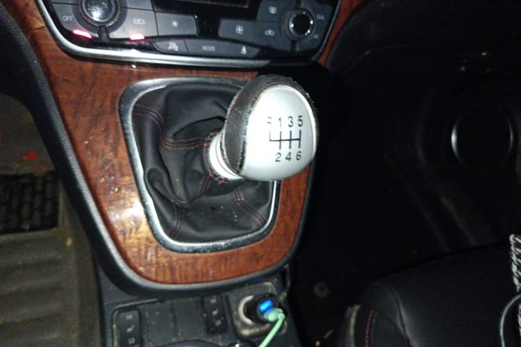 Used Haval H6 2015 Sport Edition 1.5T Manual Two-Wheel Drive Elite Model Gear Lever
