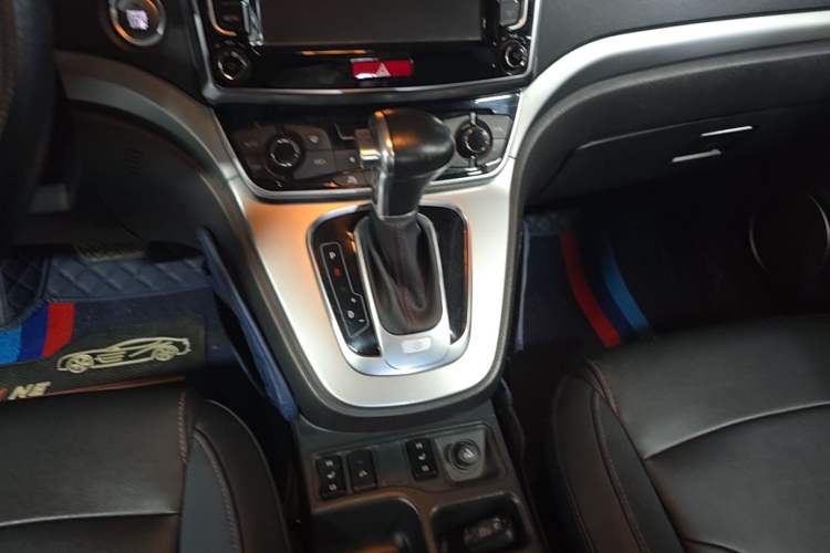 Used Haval H6 2015 Sport Edition 1.5T Automatic Two-Wheel Drive Luxury Model Gear Lever
