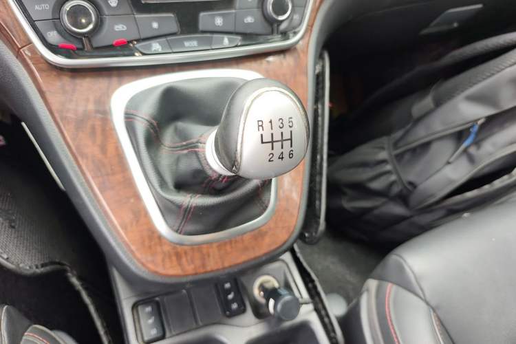 Used Haval H6 2015 Sport Edition 1.5T Manual Two-Wheel Drive Elite Model Gear Lever