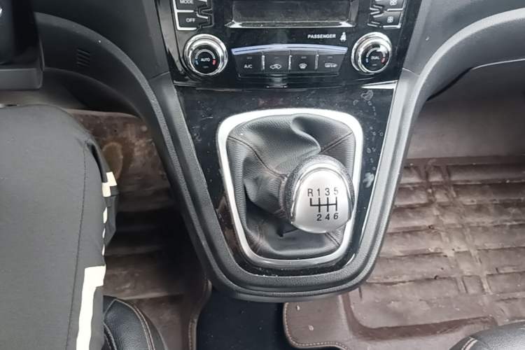 Used Haval H6 2015 Upgraded Model 1.5T Manual Two-Wheel Drive Elite Version Gear Lever