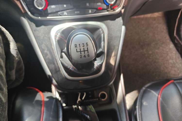 Used Haval H6 2015 Revised Version Sport Edition 1.5T Manual Transmission Two-Wheel Drive Elite Grade Gear Lever
