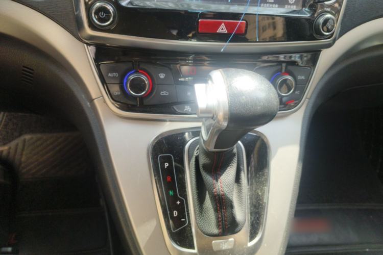 Used Haval H6 2015 Sport Edition 1.5T Automatic Two-Wheel Drive Luxury Model Gear Lever