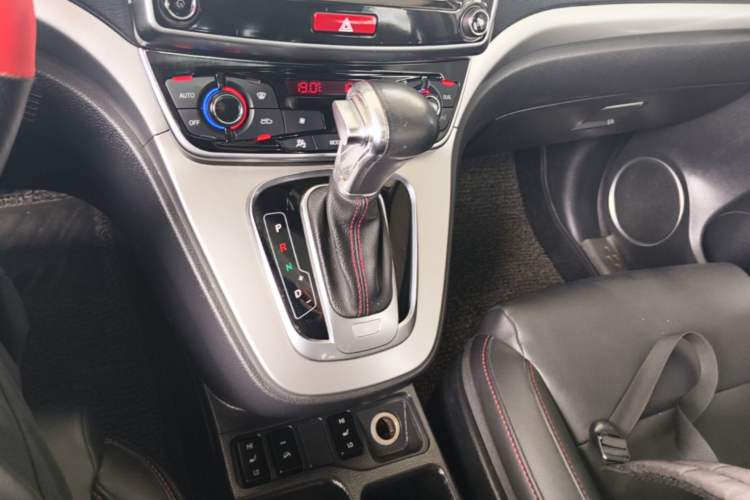 Used Haval H6 2015 Sport Edition 1.5T Automatic Two-Wheel Drive Luxury Model Gear Lever