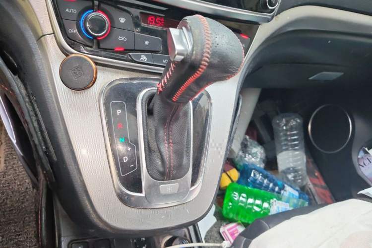Used Haval H6 2015 Sport Edition 1.5T Automatic Two-Wheel Drive Luxury Model Gear Lever