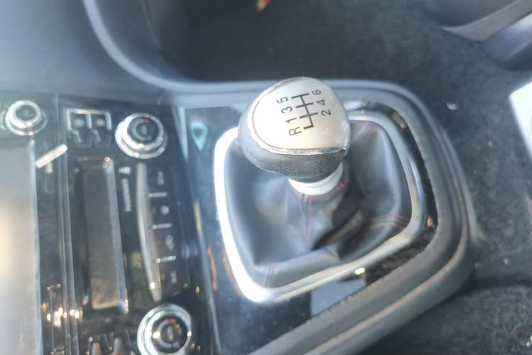 Used Haval H6 2015 Upgraded Model 1.5T Manual Two-Wheel Drive Elite Version Gear Lever