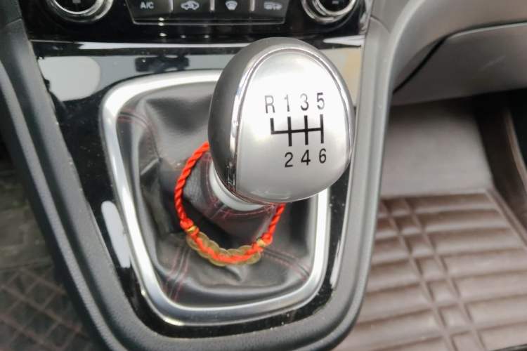 Used Haval H6 2015 Upgraded Model 1.5T Manual Two-Wheel Drive Elite Version Gear Lever