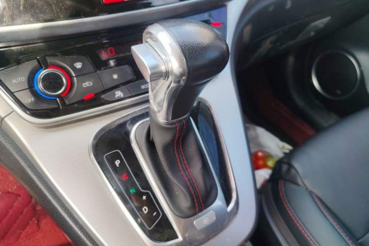 Used Haval H6 2015 Sport Edition 1.5T Automatic Two-Wheel Drive Luxury Model Gear Lever