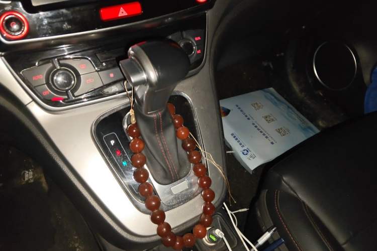 Used Haval H6 2015 Sport Edition 1.5T Automatic Two-Wheel Drive Luxury Model Gear Lever