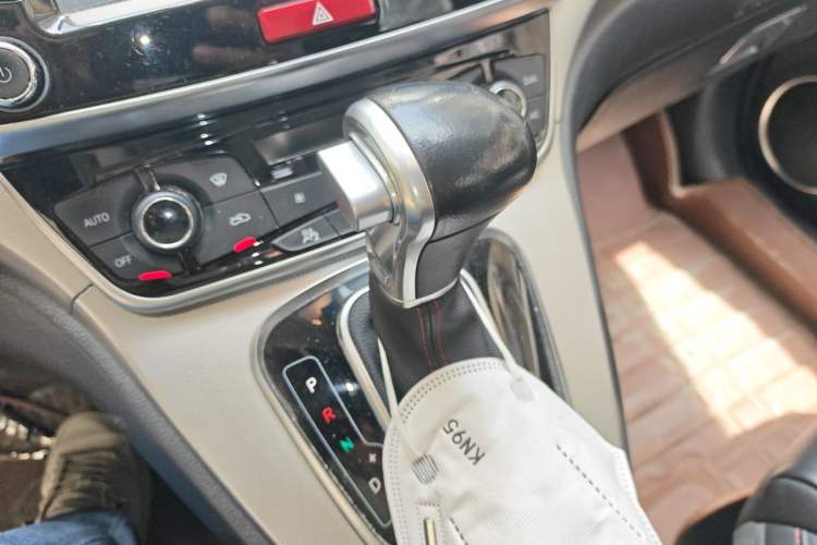 Used Haval H6 2015 Sport Edition 1.5T Automatic Two-Wheel Drive Luxury Model Gear Lever