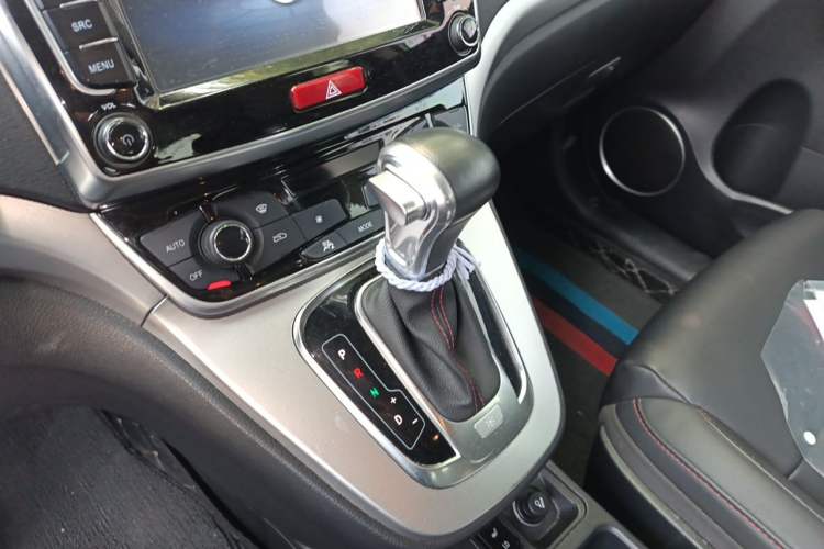 Used Haval H6 2015 Sport Edition 1.5T Automatic Two-Wheel Drive Luxury Model Gear Lever