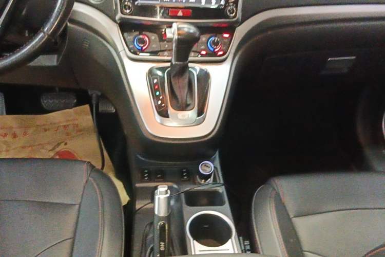 Used Haval H6 2015 Sport Edition 1.5T Automatic Two-Wheel Drive Luxury Model Gear Lever