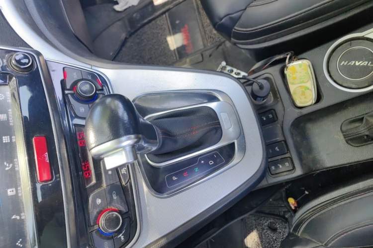 Used Haval H6 2015 Sport Edition 1.5T Automatic Two-Wheel Drive Luxury Model Gear Lever
