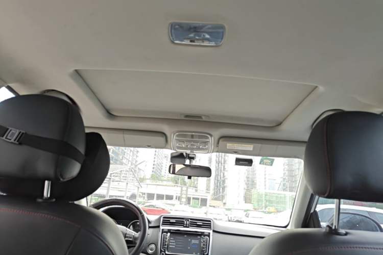 Used Haval H6 2015 Sport Edition 1.5T Automatic Two-Wheel Drive Luxury Model Headliner