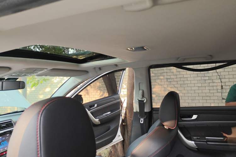 Used Haval H6 2015 Sport Edition 1.5T Automatic Two-Wheel Drive Luxury Model Headliner
