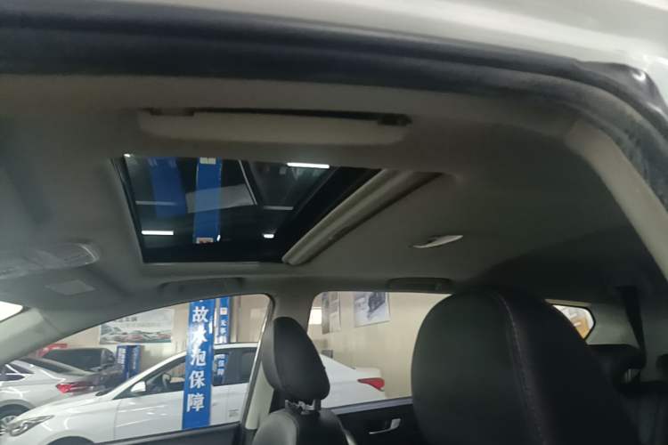 Used Haval H6 2015 Sport Edition 1.5T Automatic Two-Wheel Drive Luxury Model Headliner