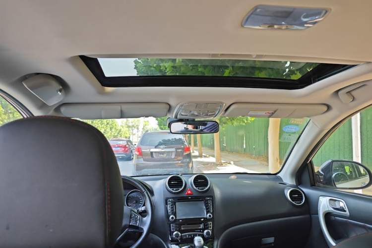 Used Haval H6 2015 Upgraded Model 1.5T Manual Two-Wheel Drive Elite Version Headliner