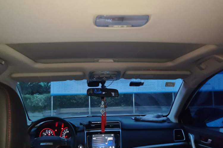 Used Haval H6 2015 Sport Edition 1.5T Automatic Two-Wheel Drive Luxury Model Headliner