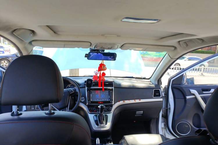 Used Haval H6 2015 Sport Edition 1.5T Automatic Two-Wheel Drive Luxury Model Headliner