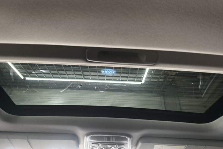 Used Haval H6 2015 Revised Version Sport Edition 1.5T Manual Transmission Two-Wheel Drive Elite Grade Headliner