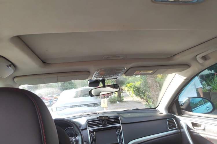Used Haval H6 2015 Sport Edition 1.5T Automatic Two-Wheel Drive Luxury Model Headliner