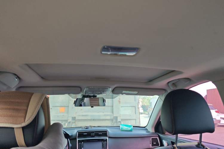 Used Haval H6 2015 Revised Version Sport Edition 1.5T Manual Transmission Two-Wheel Drive Elite Grade Headliner