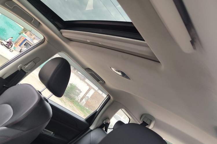 Used Haval H6 2015 Revised Version Sport Edition 1.5T Manual Transmission Two-Wheel Drive Elite Grade Headliner