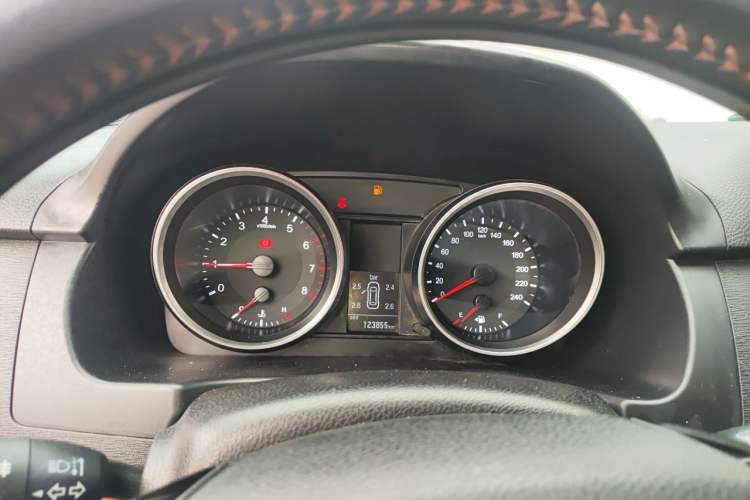 Used Haval H6 2015 Revised Version Sport Edition 1.5T Manual Transmission Two-Wheel Drive Elite Grade Instrument Cluster