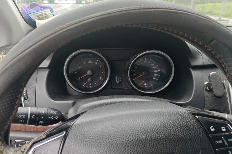 Used Haval H6 2015 Revised Version Sport Edition 1.5T Manual Transmission Two-Wheel Drive Elite Grade Instrument Cluster