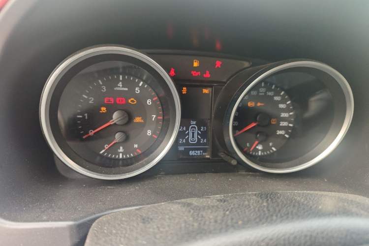 Used Haval H6 2015 Revised Version Sport Edition 1.5T Manual Transmission Two-Wheel Drive Elite Grade Instrument Cluster