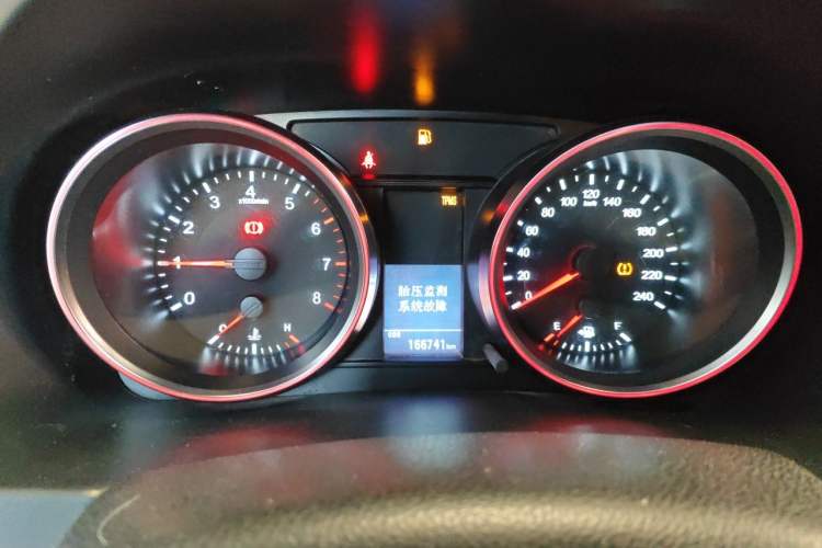 Used Haval H6 2015 Revised Version Sport Edition 1.5T Manual Transmission Two-Wheel Drive Elite Grade Instrument Cluster