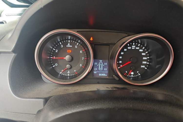 Used Haval H6 2015 Revised Version Sport Edition 1.5T Manual Transmission Two-Wheel Drive Elite Grade Instrument Cluster