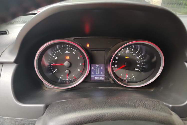 Used Haval H6 2015 Revised Version Sport Edition 1.5T Manual Transmission Two-Wheel Drive Elite Grade Instrument Cluster