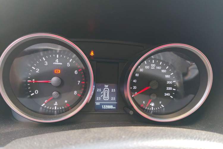 Used Haval H6 2015 Revised Version Sport Edition 1.5T Manual Transmission Two-Wheel Drive Elite Grade Instrument Cluster