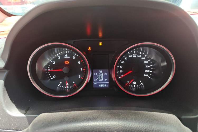 Used Haval H6 2015 Revised Version Sport Edition 1.5T Manual Transmission Two-Wheel Drive Elite Grade Instrument Cluster