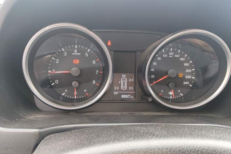 Used Haval H6 2015 Revised Version Sport Edition 1.5T Manual Transmission Two-Wheel Drive Elite Grade Instrument Cluster
